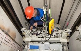 Ввод лифта в эксплуатацию после ремонта должен одобрить Ростехнадзор