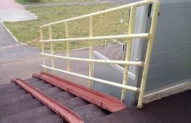 Покрытие входных площадок резиновой крошкой в доме по адресу ул. Красавинская, 2 Покрытие входных площадок резиновой крошкой в доме по адресу ул. Красавинская, 2