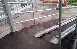 Покрытие крылец резиновой крошкой в доме по адресу ул. Артемьевская, 1 Покрытие крылец резиновой крошкой в доме по адресу ул. Артемьевская, 1