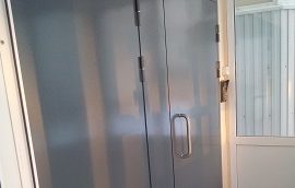 Замена входных дверей в доме по адресу ул. Красавинская, 4