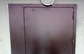 Замена входной двери в доме по адресу ул. Делегатская, 35