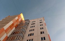 Очистка кровли домов от снежных навесов и наледи Очистка кровли домов от снежных навесов и наледи