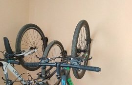 Установка креплений для велосипедов в доме по адресу ул. Кронштадтская, 43