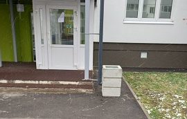 Установка урн на придомовой территории по адресу ул. Красавинская, 10 Установка урн на придомовой территории по адресу ул. Красавинская, 10
