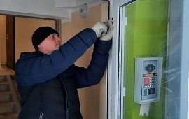 Регулировка дверей в доме по адресу ул. Красавинская, 10 Регулировка дверей в доме по адресу ул. Красавинская, 10
