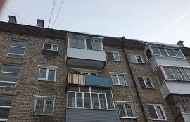 Очистка кровли от снежных навесов и наледи