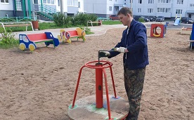 Ремонт детских игровых элементов на детской площадке дома по ул. Красавинская, 6 Ремонт детских игровых элементов на детской площадке дома по ул. Красавинская, 6
