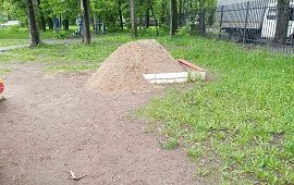 Завоз песка на придомовую территорию по адресу ул. Кавалерийская, 17