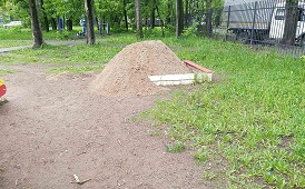 Завоз песка на придомовую территорию по адресу ул. Кавалерийская, 17