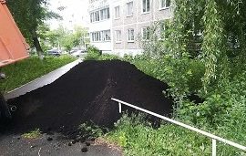 Завоз чернозема на придомовую территорию по адресу пр. Парковый, 40