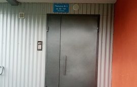 Замена входных дверей в подъездах домов