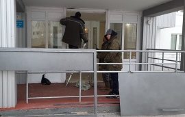 Монтаж входной двери в доме по адресу ул. Гашкова, 51 Монтаж входной двери в доме по адресу ул. Гашкова, 51