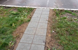 Укладка плитки на пешеходные дорожки на придомовой территории по адресу ул. Нифантова, 5
