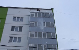 Уборка снежных свесов и наледи Уборка снежных свесов и наледи