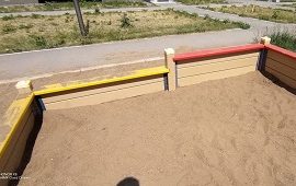 Ремонт песочницы на детской площадке дома по адресу ул. Строителей, 7