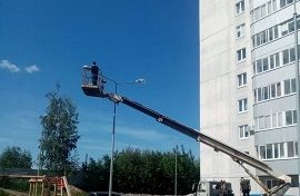 Замена прожекторов на придомовой территории по адресу ул. Целинная, 49Б