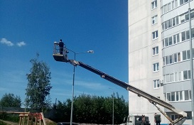 Замена прожекторов на придомовой территории по адресу ул. Целинная, 49Б