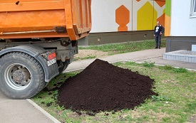 Завоз чернозема на придомовую территорию по адресу ул. Красавинская, 10
