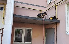 Ремонт кровли подъездных козырьков дома по адресу ул. Делегатская, 43