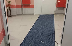 Настил коврика для безопасности в доме по адресу ул. Кронштадтская, 47 Настил коврика для безопасности в доме по адресу ул. Кронштадтская, 47