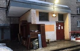 Вывоз мусора с придомовой территории по адресу ул. Гашкова, 28