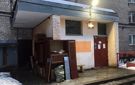 Вывоз мусора с придомовой территории по адресу ул. Гашкова, 28