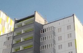 Уборка снега и наледи с кровли домов