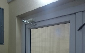 Восстановление доводчика двери в доме по адресу ул. Гашкова, 51