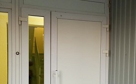 Замена стеклопакета на сэндвич панель в доме по адресу ул. Гашкова, 51
