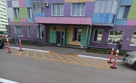 Нанесение разметки на придомовой территории по адресу ул. Кронштадтская, 47
