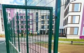 Ремонт двери на спортивной площадке в ЖК Экопарк Сосновый