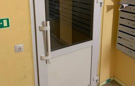 Ремонт тамбурной двери в доме по адресу ул. Артемьевская, 2