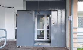 Покраска входных дверей дома по адресу ул. Целинная, 49А