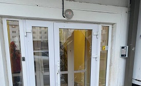 Ремонт входных дверей дома по адресу ул. Строителей, 9