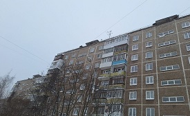 Очистка кровли домов от снега и наледи