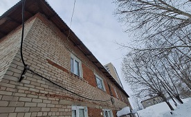 Очистка кровли домов от снега и наледи