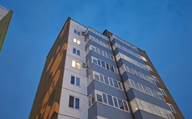 Очистка кровли домов от снега и наледи