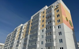 Очистка кровли домов от снежных навесов