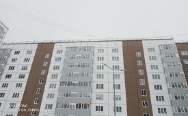 Уборка снега и наледи с кровли домов