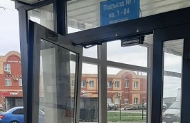 Ремонт входной двери в доме по адресу ул. Ординская, 10 корпус 1