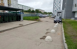 Установка полусфер на придомовой территории по адресу ул. Гашкова, 51